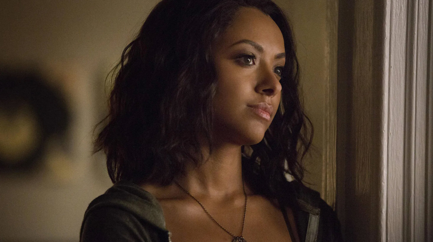 Bonnie Bennett 'The Vampire Diaries' Azurite Crystal Pendant – Tungsten Stainless Steel Chain